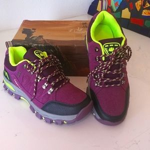 Panoegsn Womans Green and Purple Size 8 Hiking Sneaker